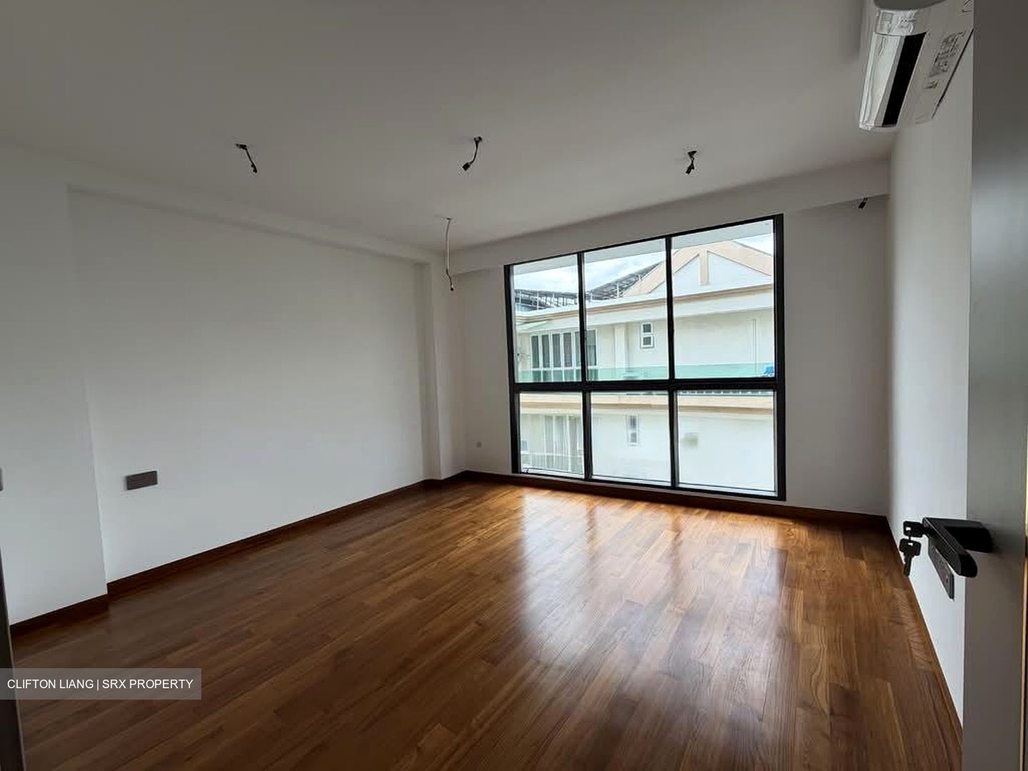 Simon Lane (D19), Terrace #536340441